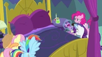 Rarity puts Baby Twilight in Spike's arms MLPS2