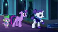 Rarity thinks Twilight and Spike are tourists S5E26