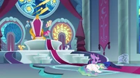 Rest of Mane Six appears to fight Cozy Glow S9E24