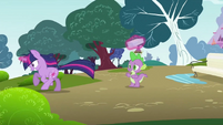 Twilight Sparkle going with the cupcake box S2E03