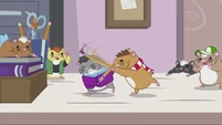 Hamster whacking hamster with a pencil EG2.jpg (47 КБ)