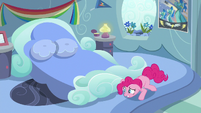 Pinkie Pie looks under Rainbow Dash's bed S7E23