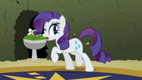 Rarity sneaking S2E1