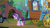 Starlight hooks herself up to Hoo'Far's wagon S8E19