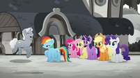 Sunny Skies excitedly meets the Mane Six MLPRR