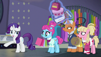 Rarity tells her assistants to go on ahead S8E4