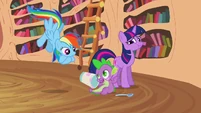 Spike talking with Rainbow S2E20