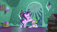 Starlight and Spike closes the door S6E2