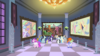 An art gallery in Canterlot.