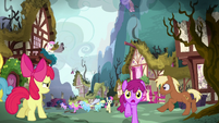 Apple Bloom watches the chaos in Ponyville S5E4