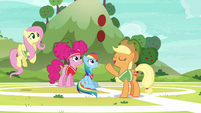 Applejack tells Snails to catch S6E18