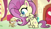 Giant Fluttershy grinning at Applejack PLS1E7a.png (895 KB)