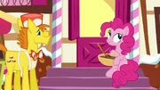 Pinkie obiecuje panu Cake dostarczyć ciasta