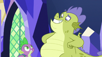 Sludge smiling down at Spike S8E24