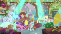 Students dancing in Fluttershy's class MLPS3