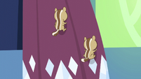 Chipmunks climbing up curtains S5E3