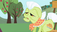 Granny Smith confused S1E01