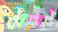 Hippogriffs excited to meet Princess Twilight S8E6