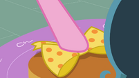 Pinkie Pie grabs polka dotted bowtie S4E12