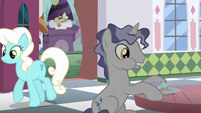 Ponies in the donut shop S5E12