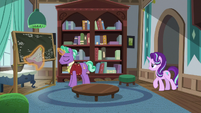 Starlight Glimmer approaching her father S8E8