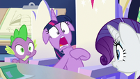 Twilight gasps in complete shock S9E4