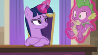 Twilight levitating Spike away from her S8E1