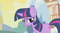 Twilight wants to help somehow S1E11