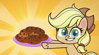 Applejack holding a plate of cookies PLS1E7b