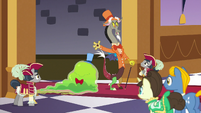 Discord and the Smooze's grand entrance S5E7