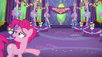 Pinkie "exhausted" by her decorating S7E1