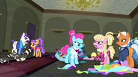 Ponies arguing angrily in the boutique S6E9