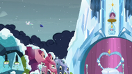 Princesses Celestia and Luna flies off S6E2