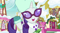 Rarity "makes the most marvelous hats" MLPBGE