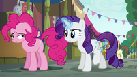 Rarity asks Pinkie where her cannon is S6E3