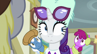 Rarity looks at customers behind her MLPBGE