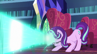 Starlight Glimmer using magic on Rarity S7E19