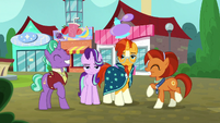 Starlight and Sunburst with their thrilled parents S8E8