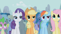 Twilight's friends disapprove of Trixie's boasting S1E06