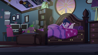Twilight and Spike sleeping EG4