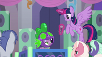 Twilight handing things over to Spike S9E7