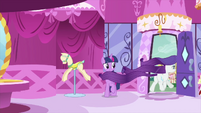 Twilight watches Rarity leave the boutique MLPS1