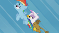 Young Rainbow and Gilda fly together S5E8