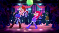 Applejack and Apple Bloom start line-dancing SS3