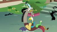 Discord talking to Princess Twilight Sparkle in clearing S04E02