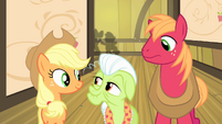 Other Apples hear CMC excited S4E17