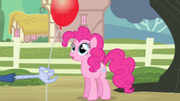 Pinkie sees balloon S4E11