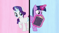 Rarity and Twilight Sparkle in a split-screen S7E14