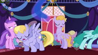 S1E01 Ponies move out of the way