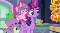 Twilight levitates Flurry onto her back S7E3